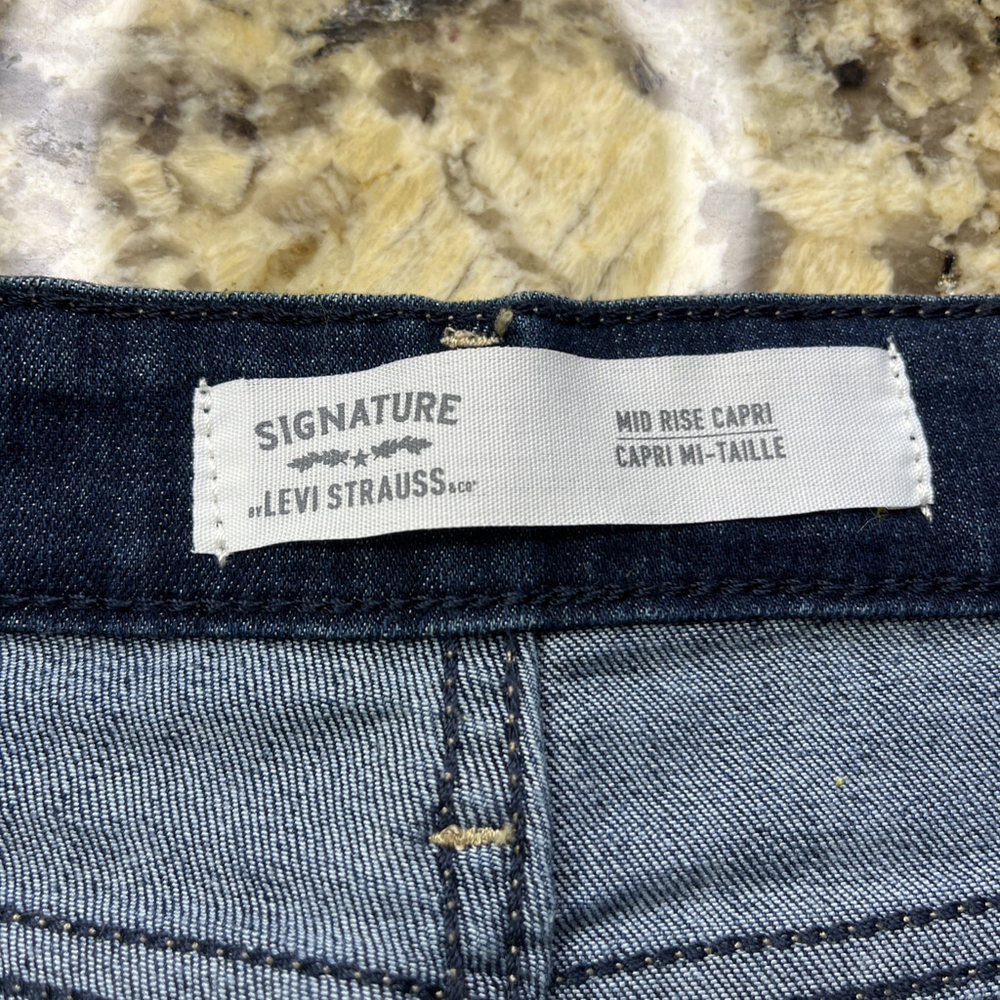 Size 29 Signature Levi Strauss Mid Rise Capri Women’s Denim Jeans Blue NO TAGS - Picture 3 of 12